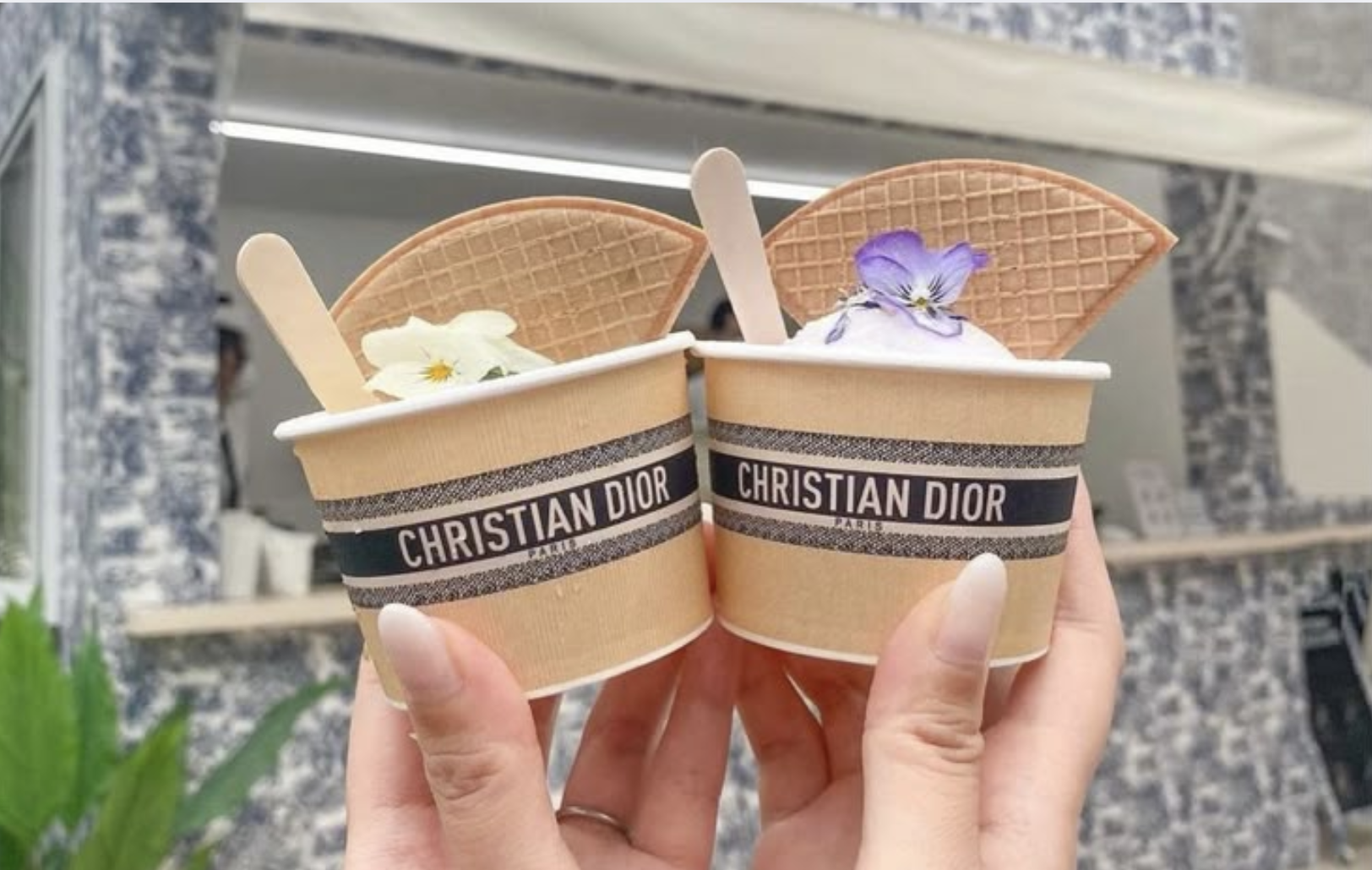 Luxury gelato pop-up surrounded by shoppers at ICONSIAM in Bangkok Luxury gelato pop-up surrounded by shoppers at ICONSIAM in Bangkok
